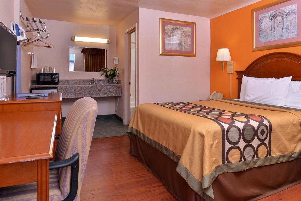 Americas Best Value Inn Eugene Exterior photo