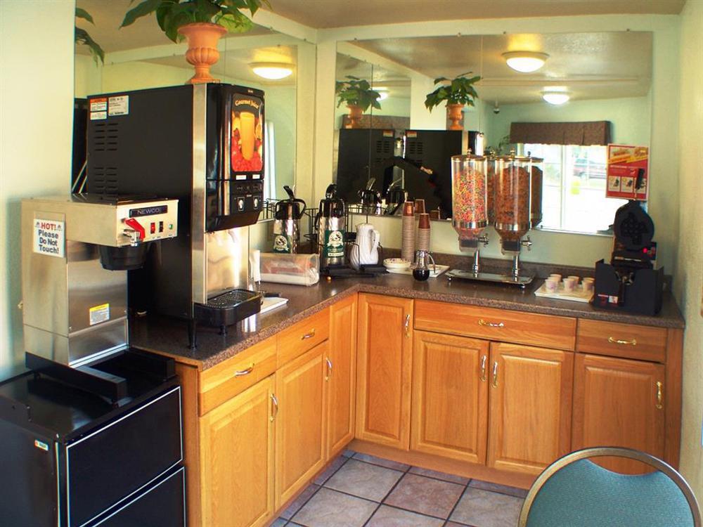 Americas Best Value Inn Eugene Restaurant photo