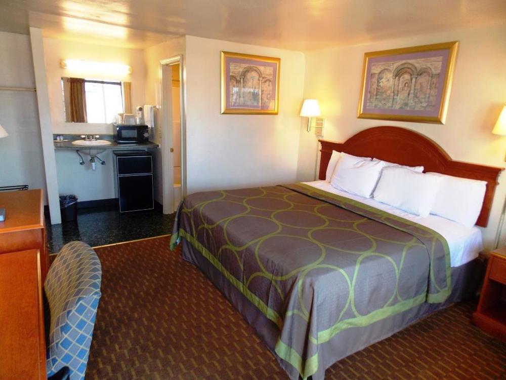 Americas Best Value Inn Eugene Room photo